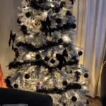 Woman Astonished to Discover a Real Creature Nestled in Her Christmas Tree